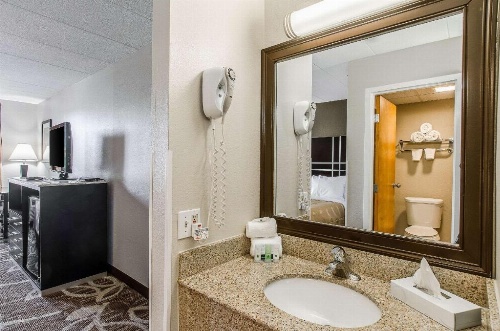 Quality Inn Middleboro-Plymouth image 5